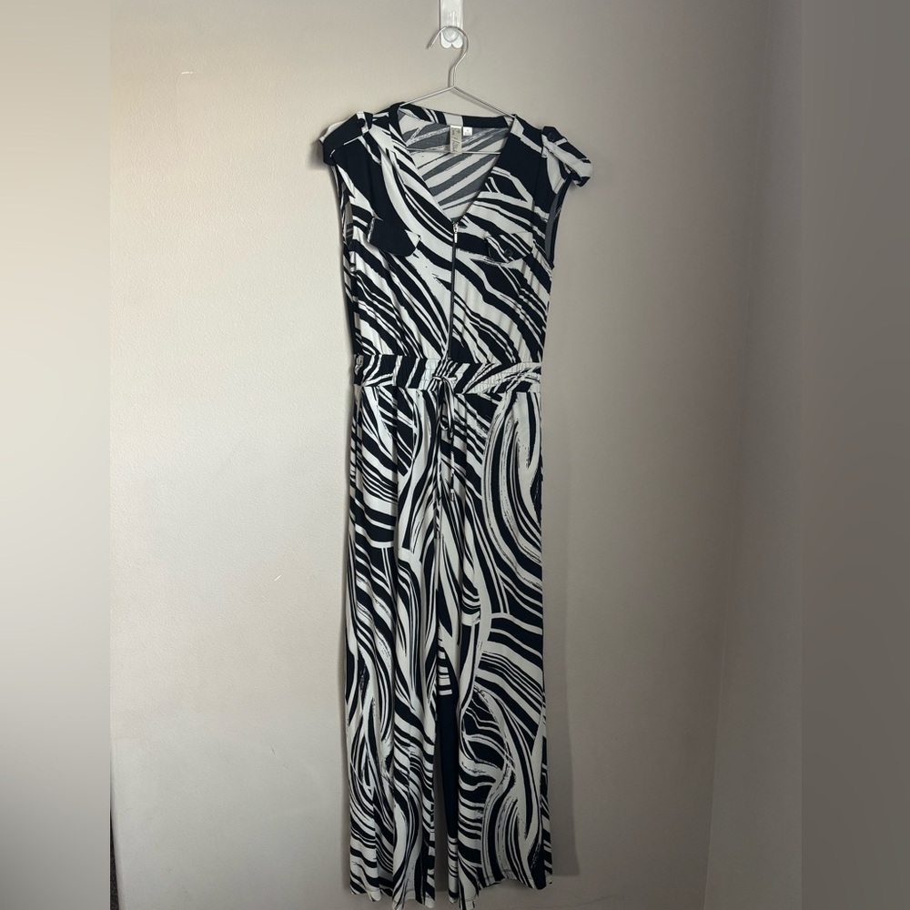Emma & Michelle Black and White Printed Short Sleeve Wide Leg Romper Size Medium